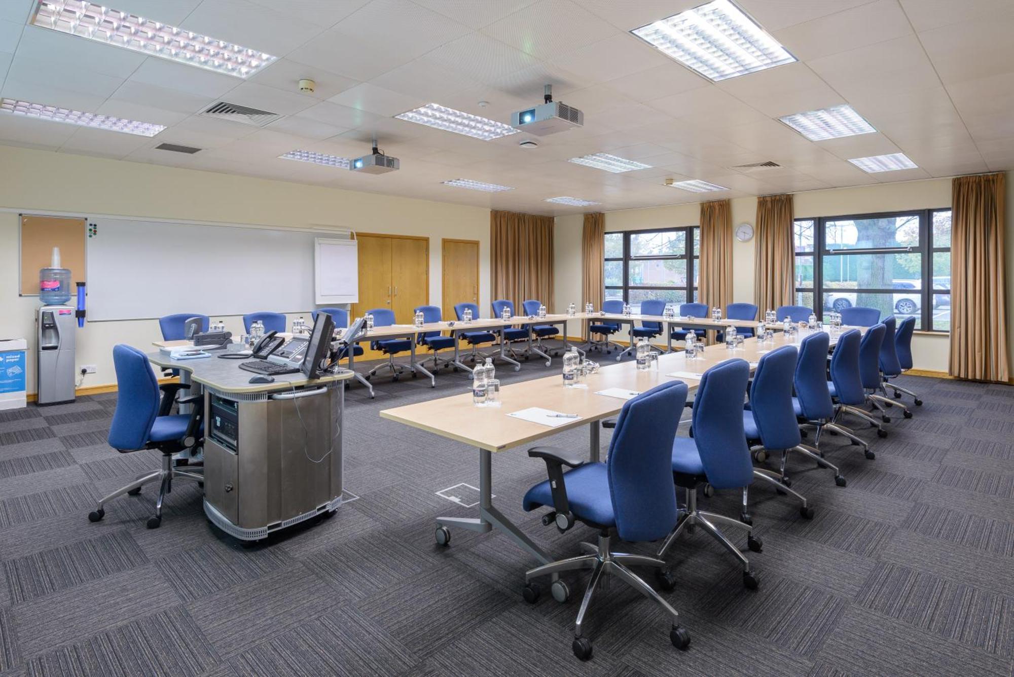 Готель Cranfield Management Development Centre Екстер'єр фото