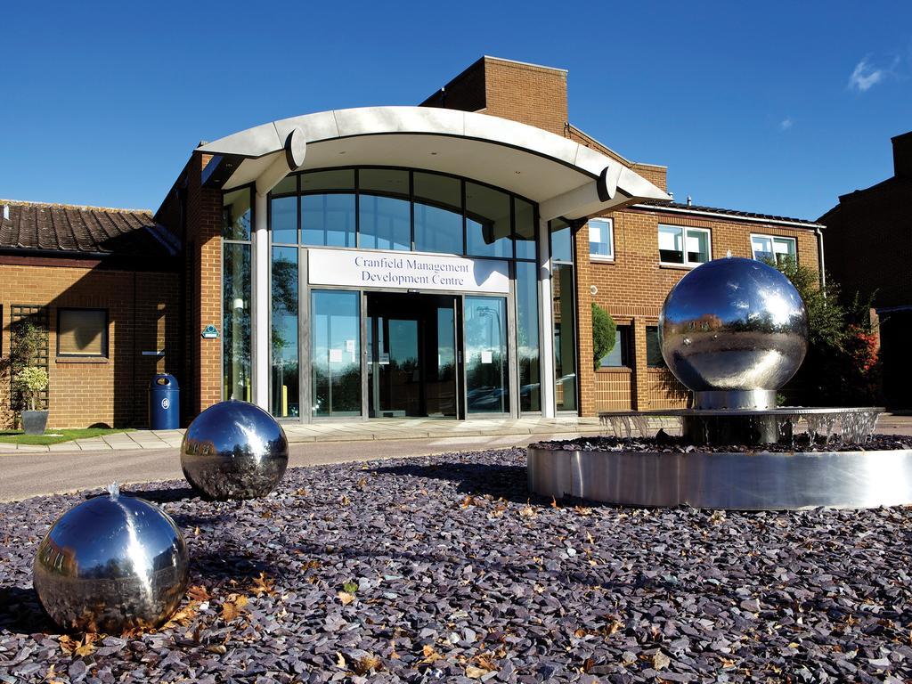 Готель Cranfield Management Development Centre Екстер'єр фото
